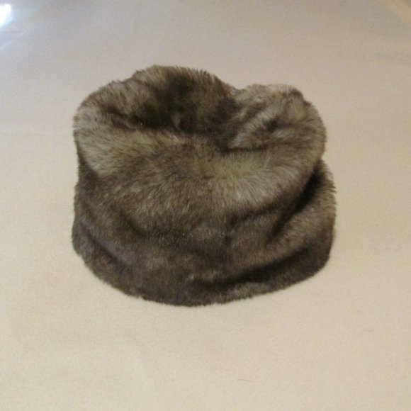 Francesca's Faux Fur Toque HAT - Picture 2 of 6